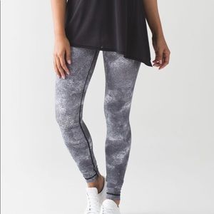 Lululemom Wunder Under Pant III - Size 8